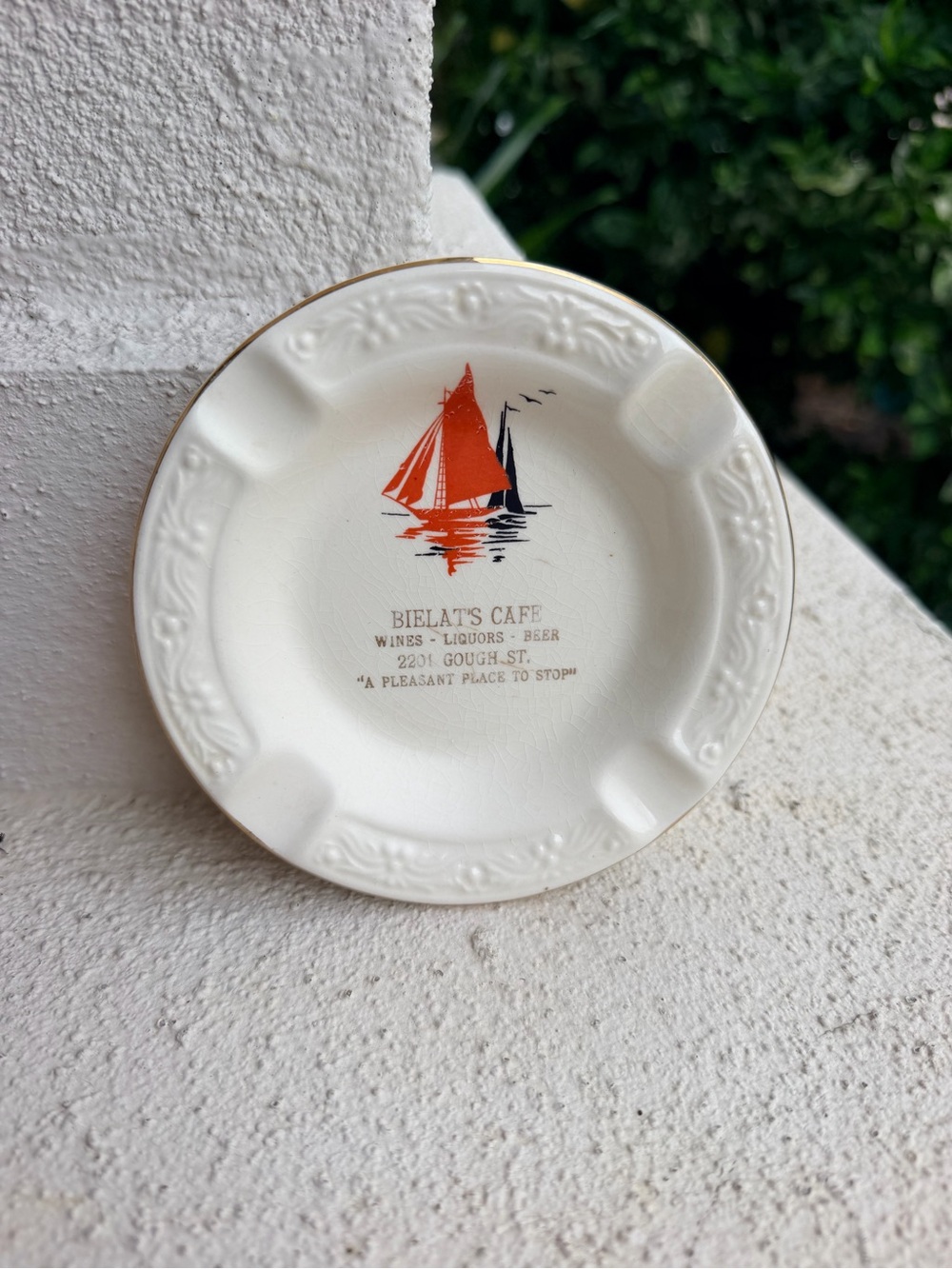 Vintage Bielat’s Cafe Ashtray 2201 Gough St Salem 22K Gold Advertising USA